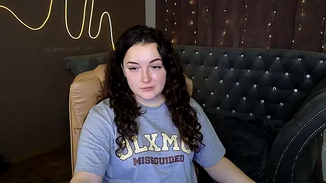 Snapshot of GloriNichols chatting on January 8, 9:10 am GloriNichols online show from January 8, 9:10 am