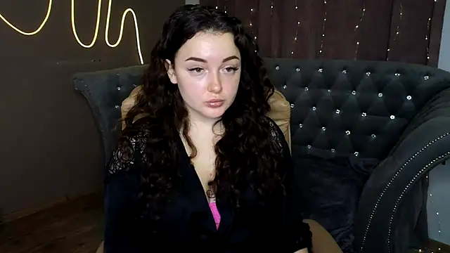 Snapshot of GloriNichols chatting on January 9, 6:38 am GloriNichols online show from January 9, 6:38 am