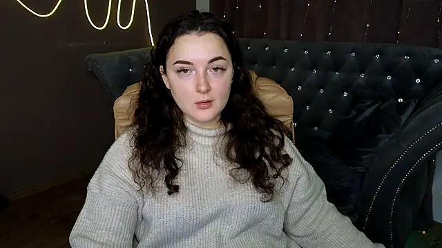 Snapshot of GloriNichols chatting on January 14, 6:24 am GloriNichols online show from January 14, 6:24 am