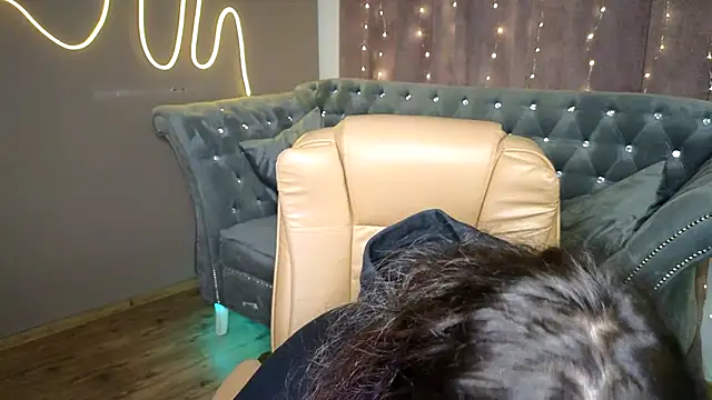 Snapshot of GloriNichols chatting on January 17, 6:36 am GloriNichols online show from January 17, 6:36 am