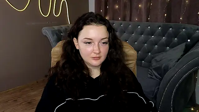 Snapshot of GloriNichols chatting on January 18, 6:34 am GloriNichols online show from January 18, 6:34 am