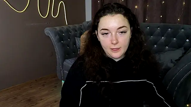 Snapshot of GloriNichols chatting on January 25, 6:34 am GloriNichols online show from January 25, 6:34 am