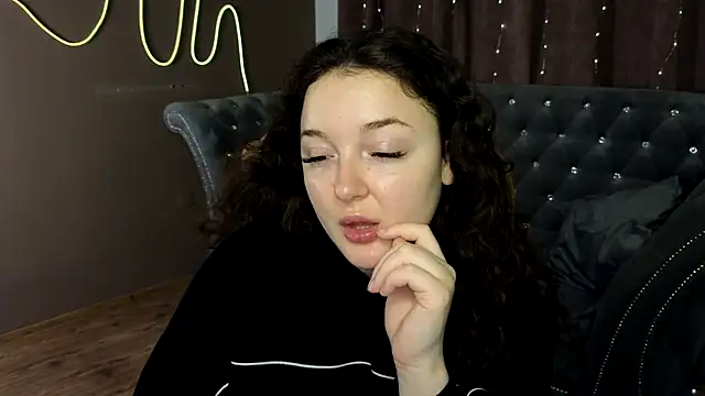 Snapshot of GloriNichols chatting on January 26, 6:17 am GloriNichols online show from January 26, 6:17 am