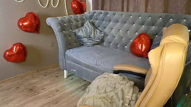 Snapshot of GloriNichols chatting on February 3, 6:34 am GloriNichols online show from February 3, 6:34 am