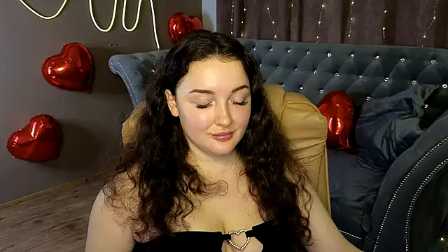 Snapshot of GloriNichols chatting on February 3, 9:41 am GloriNichols online show from February 3, 9:41 am