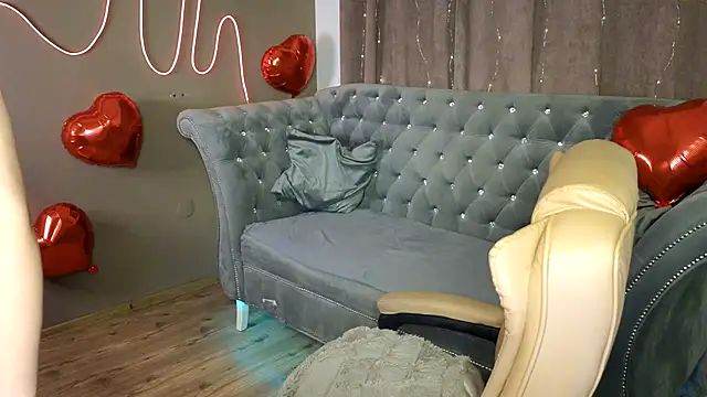 Snapshot of GloriNichols chatting on February 10, 7:47 am GloriNichols online show from February 10, 7:47 am