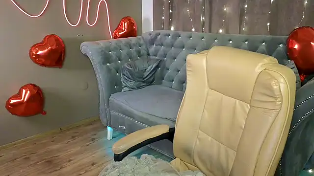 Snapshot of GloriNichols chatting on February 11, 1:51 pm GloriNichols online show from February 11, 1:51 pm