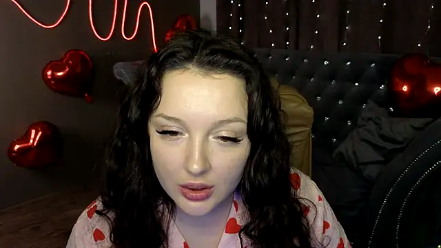 Snapshot of GloriNichols chatting on February 14, 10:28 am GloriNichols online show from February 14, 10:28 am