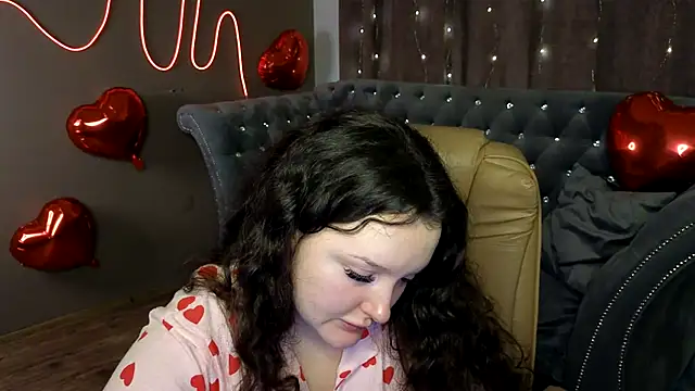 Snapshot of GloriNichols chatting on February 15, 10:00 am GloriNichols online show from February 15, 10:00 am