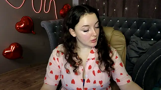 Snapshot of GloriNichols chatting on February 16, 9:26 am GloriNichols online show from February 16, 9:26 am