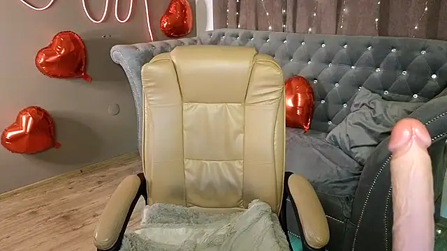 Snapshot of GloriNichols chatting on February 22, 12:40 pm GloriNichols online show from February 22, 12:40 pm