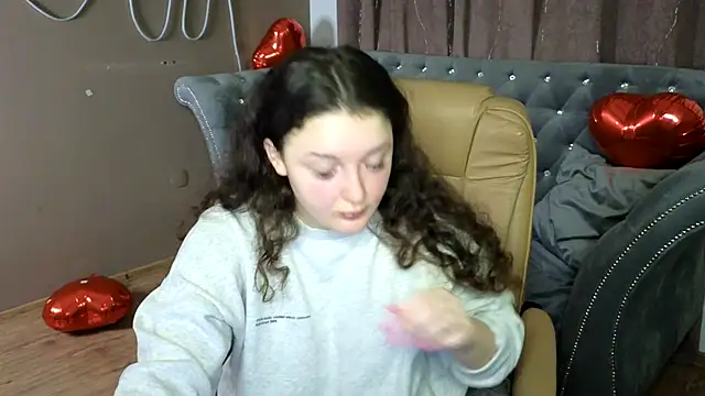 Snapshot of GloriNichols chatting on March 10, 6:05 am GloriNichols online show from March 10, 6:05 am