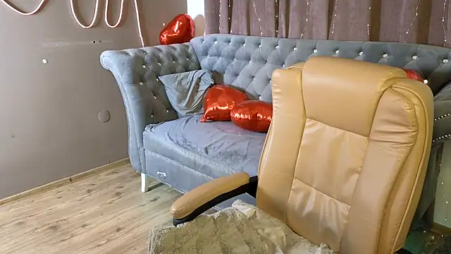 Snapshot of GloriNichols chatting on March 23, 6:26 am GloriNichols online show from March 23, 6:26 am