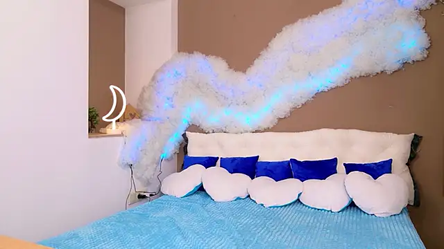 Snapshot of GloriNichols chatting on November 16, 6:08 am GloriNichols online show from November 16, 6:08 am