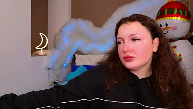 Snapshot of GloriNichols chatting on December 4, 6:12 am GloriNichols online show from December 4, 6:12 am