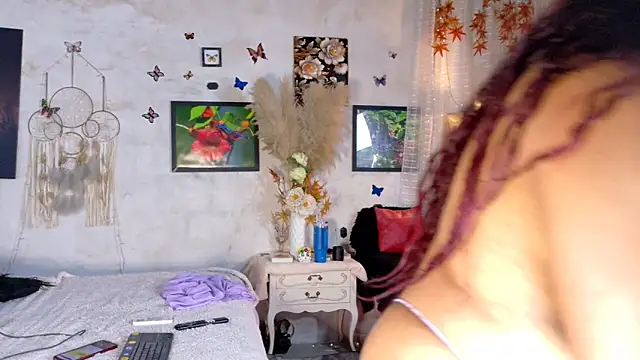 Snapshot of Kyara_Queen chatting on March 23, 5:39 pm Kyara Queen online show from March 23, 5:39 pm