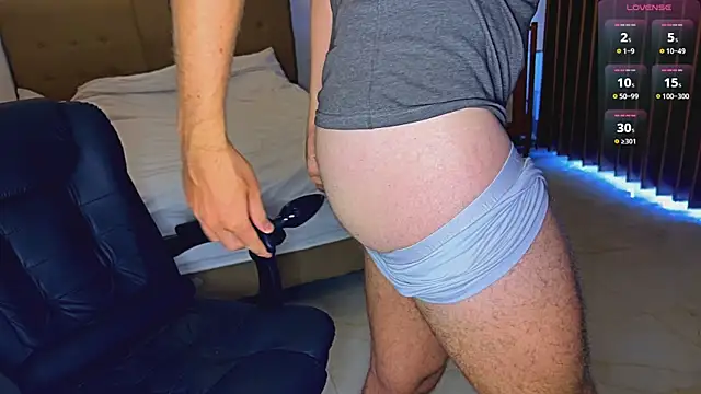 Snapshot of tommy_cumfinger chatting on July 10, 4:28 am tommy cumfinger online show from July 10, 4:28 am