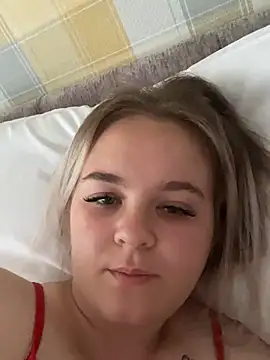 Snapshot of princess_blondex chatting on July 5, 8:32 am princess blondex online show from July 5, 8:32 am