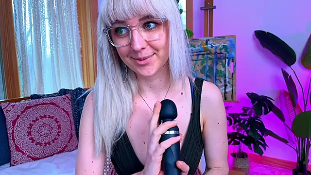 allyelliot online show from March 16, 7:18 pm