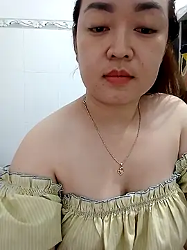 VyOanh2K online show from March 13, 7:06 pm