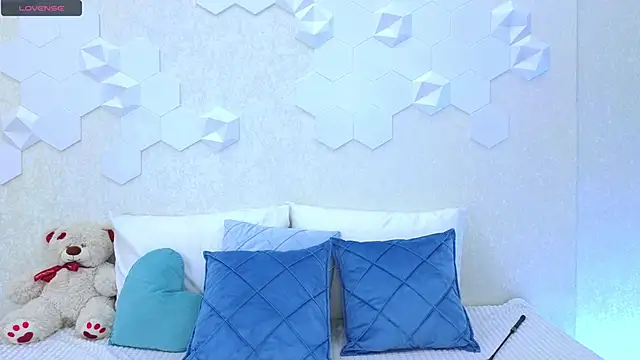 Lynna Sparks online show from February 10, 3:57 am