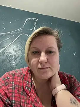 Snapshot of CuteHanna chatting on December 18, 8:31 am CuteHanna online show from December 18, 8:31 am