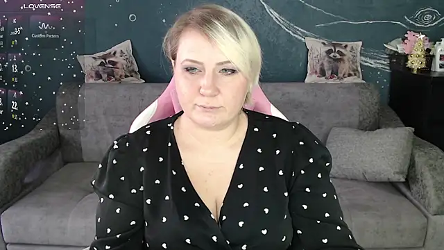 Snapshot of CuteHanna chatting on December 23, 10:24 am CuteHanna online show from December 23, 10:24 am