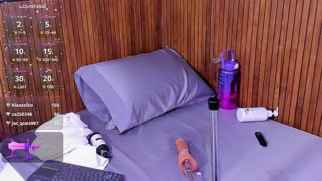 zyle boobs online show from December 13, 1:59 am