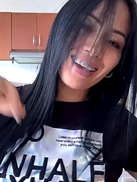 Snapshot of Sara_luna_ chatting on December 3, 8:50 pm Sara luna online show from December 3, 8:50 pm