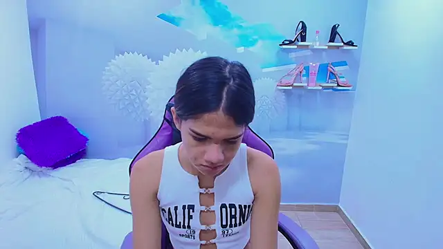 Snapshot of DEMI_LEED chatting on November 25, 11:43 am DEMI LEED online show from November 25, 11:43 am