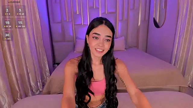 Snapshot of LucianaMillerX chatting on December 12, 8:10 pm LucianaMillerX online show from December 12, 8:10 pm