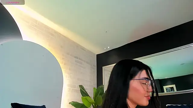 Snapshot of LucianaMillerX chatting on January 13, 11:06 pm LucianaMillerX online show from January 13, 11:06 pm