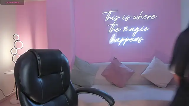 HannahJamesX online show from March 28, 7:13 pm