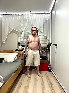 Snapshot of PierreNaked89 chatting on November 4, 9:14 pm PierreNaked89 online show from November 4, 9:14 pm