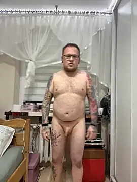 Snapshot of PierreNaked89 chatting on November 17, 11:32 pm PierreNaked89 online show from November 17, 11:32 pm