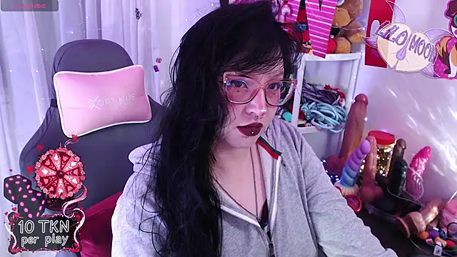 Snapshot of LiloMoon69 chatting on February 16, 1:29 pm LiloMoon69 online show from February 16, 1:29 pm