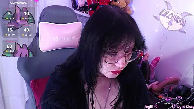 Snapshot of LiloMoon69 chatting on February 26, 2:32 am LiloMoon69 online show from February 26, 2:32 am