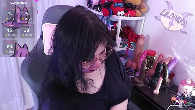 Snapshot of LiloMoon69 chatting on March 10, 2:33 pm LiloMoon69 online show from March 10, 2:33 pm