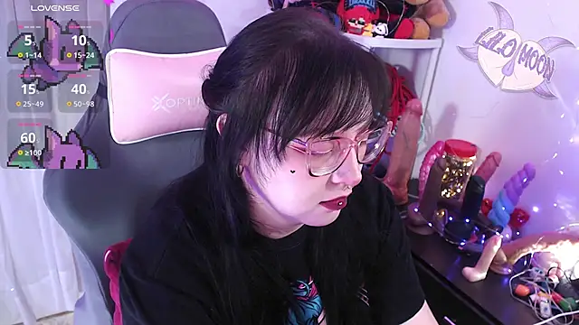 Snapshot of LiloMoon69 chatting on March 14, 2:22 pm LiloMoon69 online show from March 14, 2:22 pm