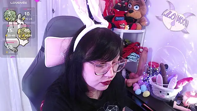 Snapshot of LiloMoon69 chatting on April 2, 4:26 pm LiloMoon69 online show from April 2, 4:26 pm
