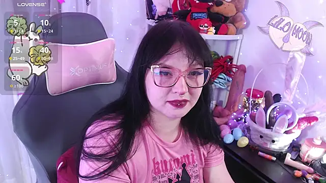 Snapshot of LiloMoon69 chatting on April 3, 9:46 pm LiloMoon69 online show from April 3, 9:46 pm