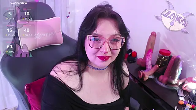 Snapshot of LiloMoon69 chatting on April 15, 2:13 pm LiloMoon69 online show from April 15, 2:13 pm