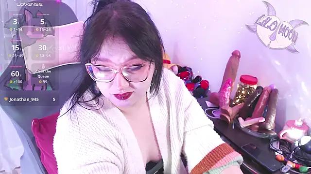 Snapshot of LiloMoon69 chatting on April 20, 12:57 am LiloMoon69 online show from April 20, 12:57 am