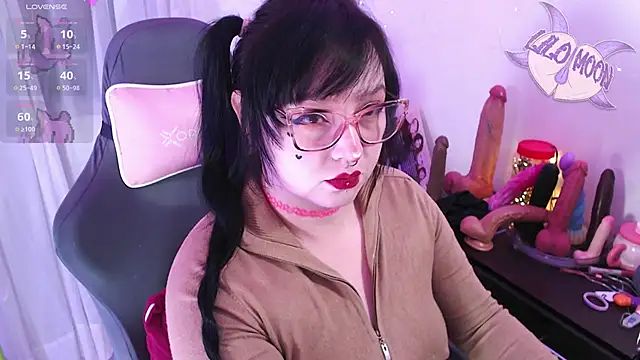 Snapshot of LiloMoon69 chatting on May 7, 3:34 am LiloMoon69 online show from May 7, 3:34 am