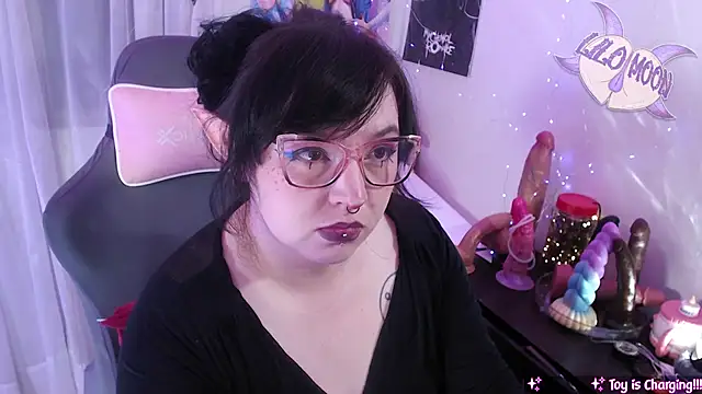 Snapshot of LiloMoon69 chatting on May 26, 6:31 am LiloMoon69 online show from May 26, 6:31 am