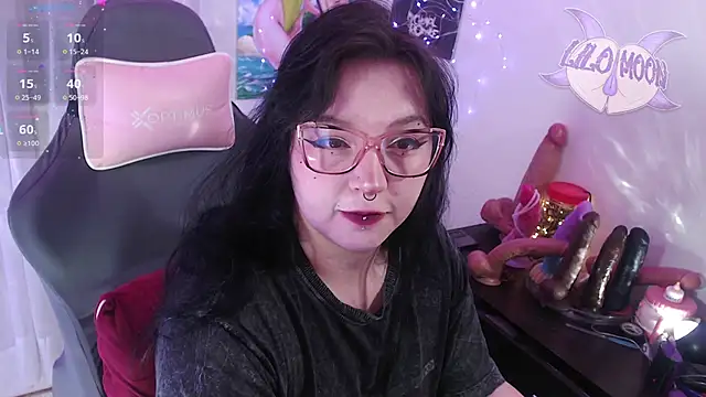 Snapshot of LiloMoon69 chatting on June 7, 7:12 am LiloMoon69 online show from June 7, 7:12 am