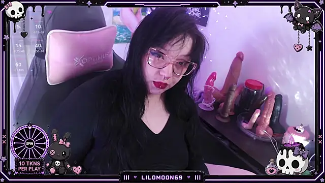 Snapshot of LiloMoon69 chatting on June 13, 7:06 am LiloMoon69 online show from June 13, 7:06 am