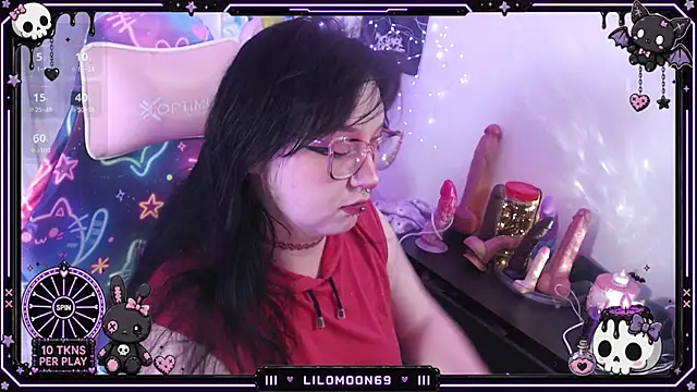 Snapshot of LiloMoon69 chatting on June 14, 8:27 am LiloMoon69 online show from June 14, 8:27 am