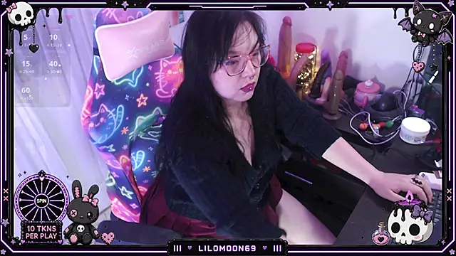 Snapshot of LiloMoon69 chatting on June 15, 8:38 am LiloMoon69 online show from June 15, 8:38 am