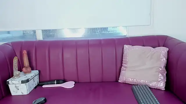 Snapshot of Daddysgirl1_ chatting on December 28, 12:13 pm Daddysgirl1  online show from December 28, 12:13 pm